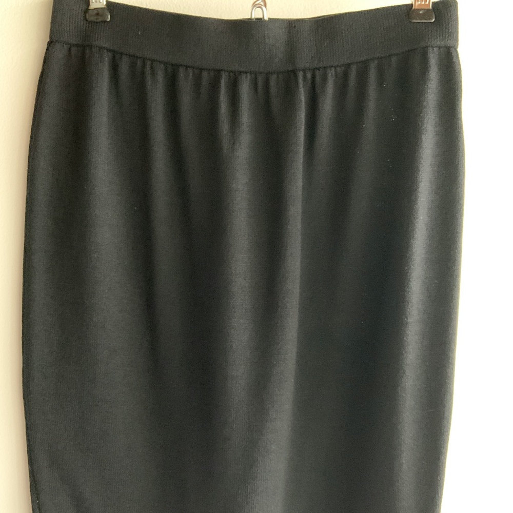 ST JOHN Classic Santana Knit Skirt Black EUCSize 6